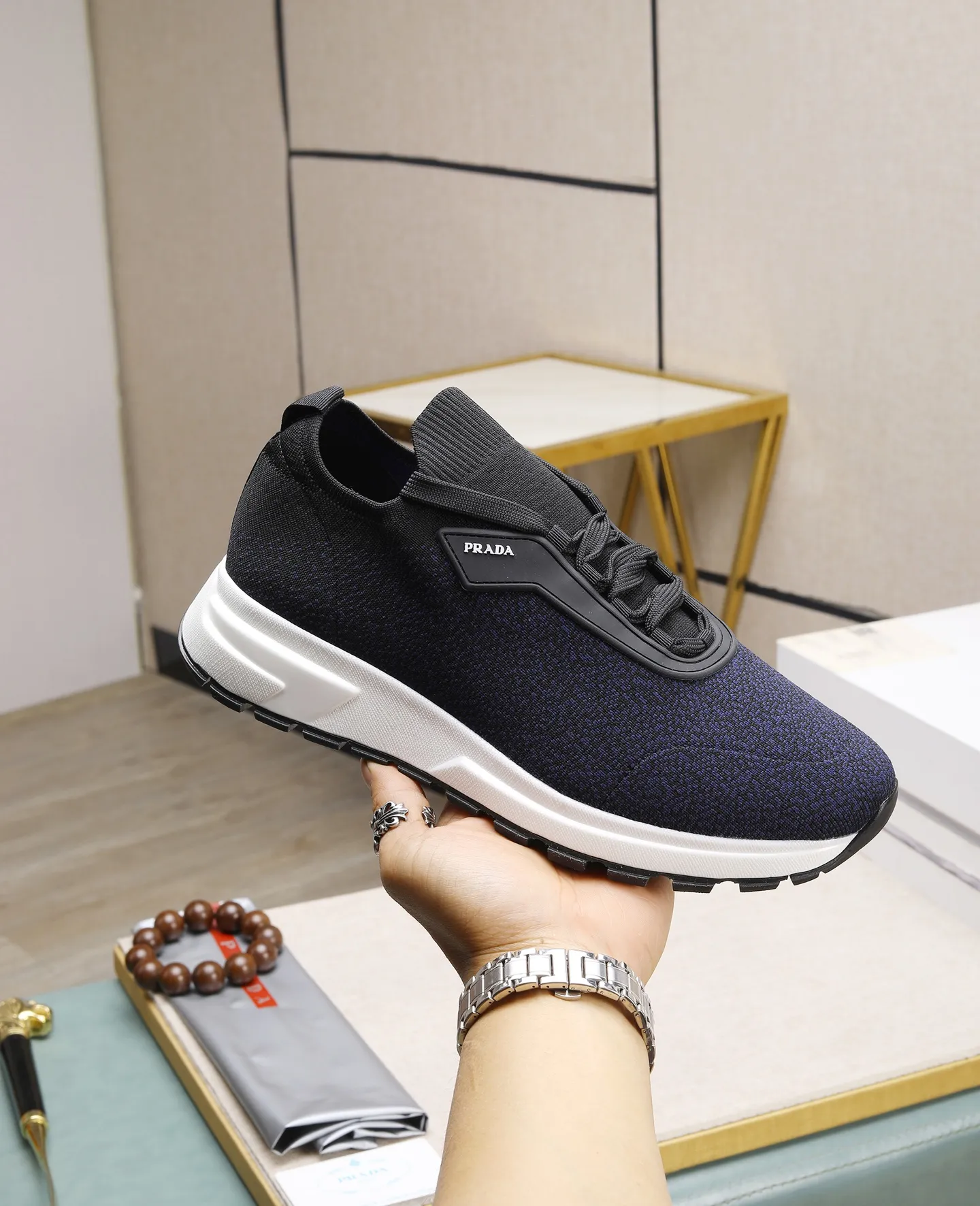 Men's clothing and shoes 💰500 👑👑The latest model of high-quality PRADA men's shoes on the Hong Kong purchasing agency official website has been launched in 1:1 copy, synchronized with Hong Kong counters, and on the same catwalk; all made of breathable fly weave ➕Imported breathable fabrics with cowhide lining, 🍡🍡The original 1:1 non-slip and wear-resistant; comfortable on the feet, attractive style, fine workmanship, and simple and neat shoe trees, showing the courage and toughness of men, 👍 Code number 38 to 45